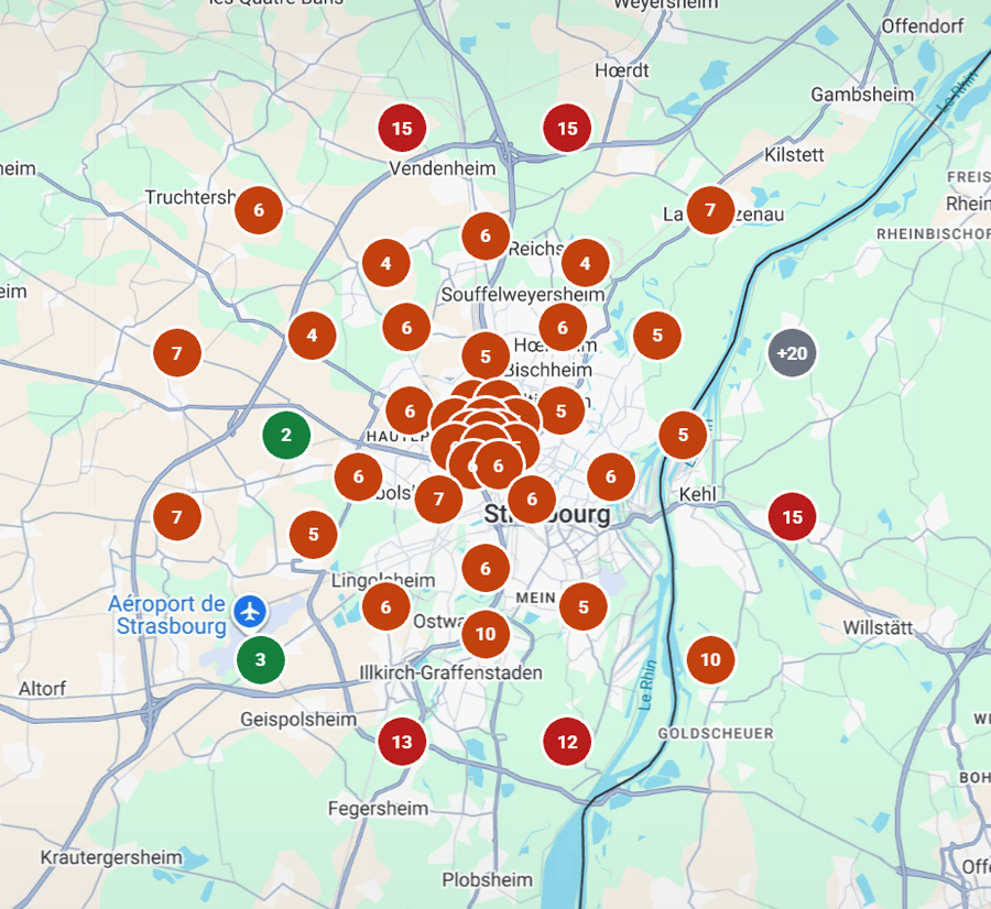 Grille des positions le 25 août 2026 : la fiche Google n'est dans les trois premiers que sur 2 points sur 46. Presque toutes les pastilles de la carte de Strasbourg sont orange ou rouges, deux seulement sont vertes, à l'ouest.
