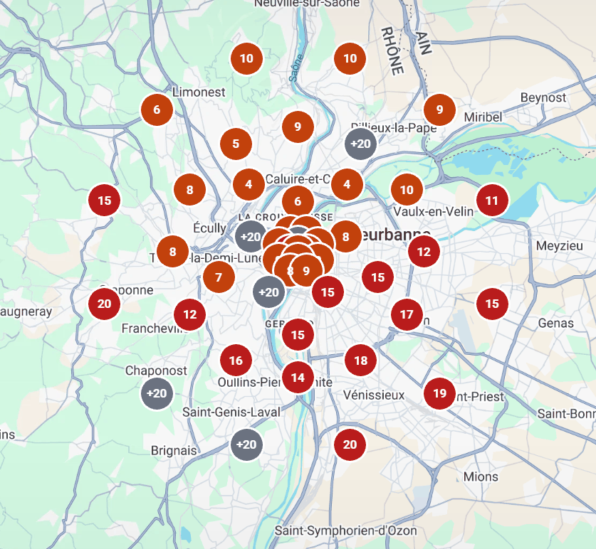 Grille des positions le 24 juillet 2026 : la fiche Google n'est dans les trois premiers sur aucun point de la carte de Lyon, et sa meilleure position est la 4ᵉ. Au sud et à l'est, à Oullins, Vénissieux, Bron et Saint-Priest, elle se classe entre la 12ᵉ et la 20ᵉ place, et plusieurs points, vers Écully, Chaponost et Brignais, la placent au-delà de la 20ᵉ.